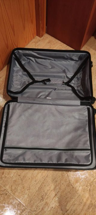 Maleta de viaje negra