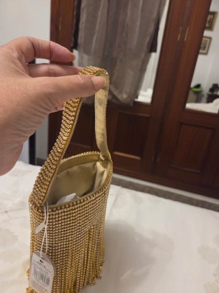 Bolso de fiesta dorado con pedrería