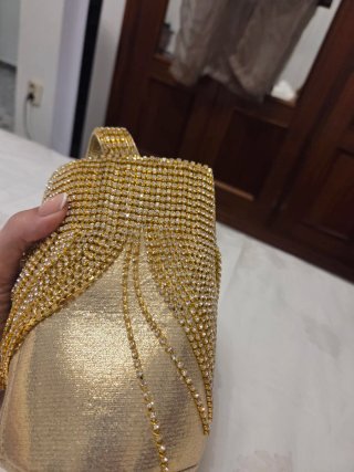 Bolso de fiesta dorado con pedrería