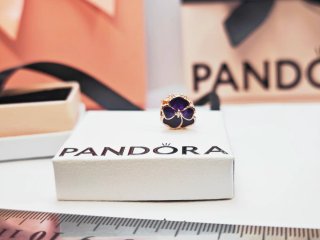 Charm Pandora color rosegold Flor con caja origina