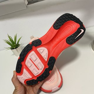 Zapatillas Nike Vomero Coral
