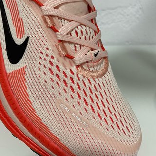 Zapatillas Nike Vomero Coral