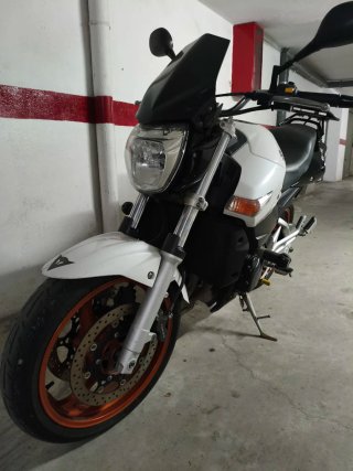 Suzuki GSR 600cc Naked Blanca