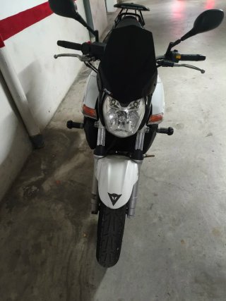 Suzuki GSR 600cc Naked Blanca