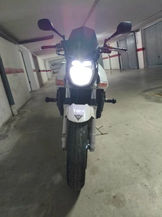 Suzuki GSR 600cc Naked Blanca
