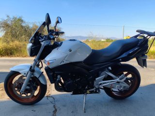 Suzuki GSR 600cc Naked Blanca