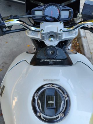 Suzuki GSR 600cc Naked Blanca