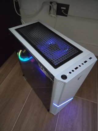PC Gaming BLANCO - Xeon 10 Núcleos. 32GB RAM | RX