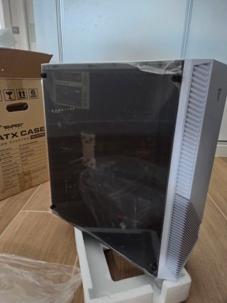 PC Gaming BLANCO - Xeon 10 Núcleos. 32GB RAM | RX