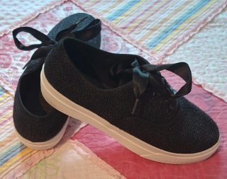 Zapatillas mujer negras con lazo