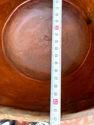 Caldero de cobre grande con asas