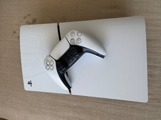 Playstation 5 1TB Tiene 3 meses de uso