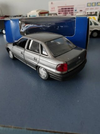Opel Astra Sedan F 1/43