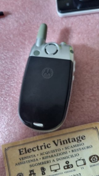 0437NN-Cellulare Motorola V300
