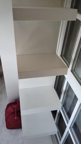 Estanteria de pared blanca, modelo Lack de Ikea