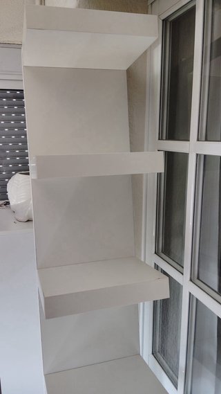 Estanteria de pared blanca, modelo Lack de Ikea