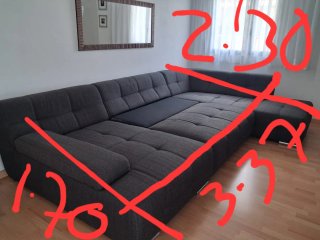 Sofá modular gris con chaise longue