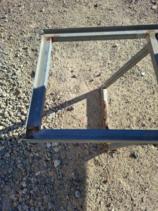 Soporte metálico para colmenas