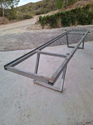 Soporte metálico para colmenas
