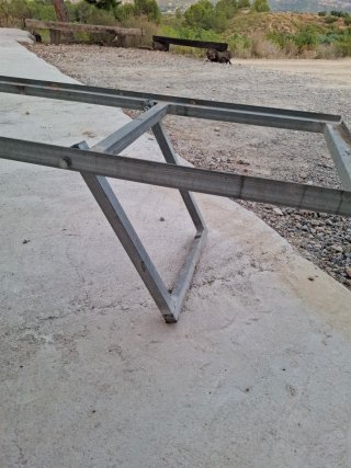 Soporte metálico para colmenas