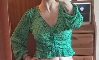 Blusa verde Mango con estampado floral
