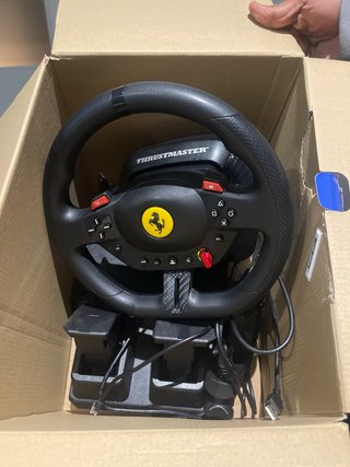 Volante Thrustmaster Ferrari PS5/PS4