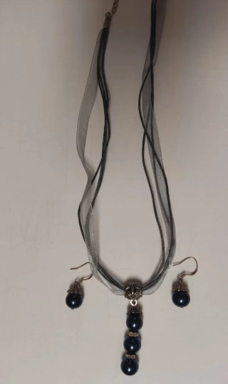 Conjunto collar y pendientes perlas azul oscuro