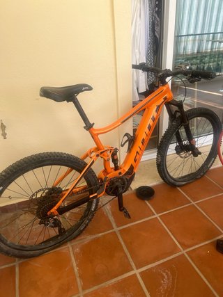 Bicicleta Eléctrica Giant Full Suspension