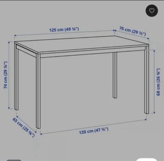 Mesa comedor blanca y 4 sillas plasticas