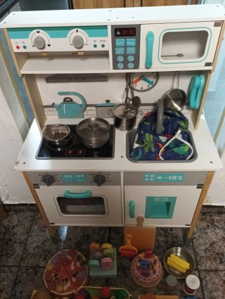 Cocina de juguete con accesorios
