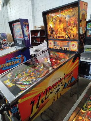 Pinball Indiana Jones y Attack From Mars