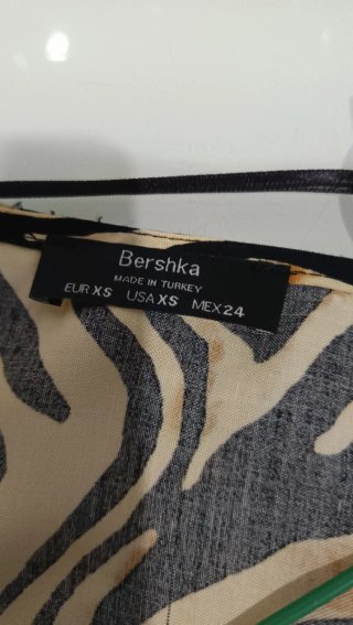 Camisa Bershka animal print XS