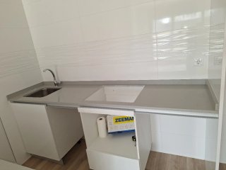 Muebles de cocina nuevos con encimera
