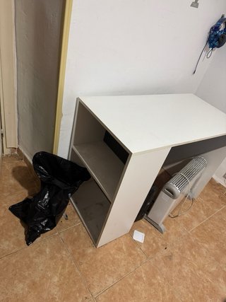 Escritorio blanco y negro