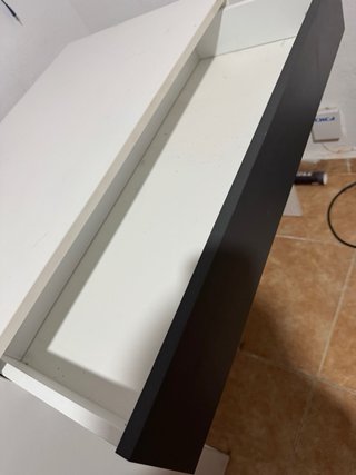 Escritorio blanco y negro