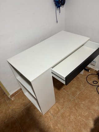 Escritorio blanco y negro