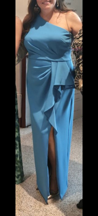 Vestido fiesta azul asimétrico con volantes