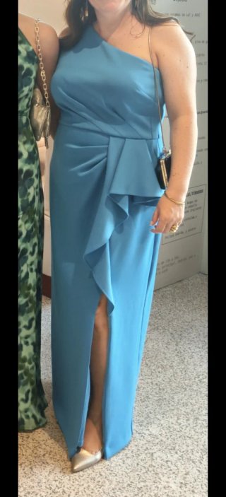 Vestido fiesta azul asimétrico con volantes