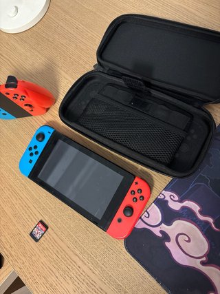 Nintendo Switch + Mario Kart 8 Deluxe + Mando Pro