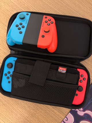 Nintendo Switch + Mario Kart 8 Deluxe + Mando Pro