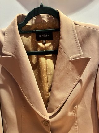 Traje Zendra Beige Chaqueta y Pantalón.