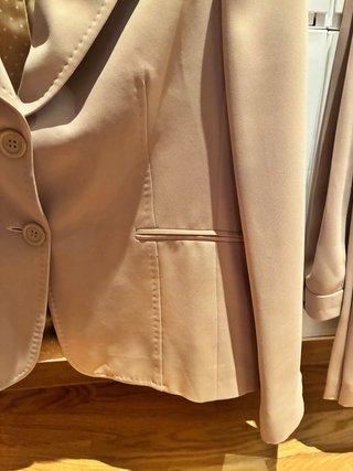 Traje Zendra Beige Chaqueta y Pantalón.