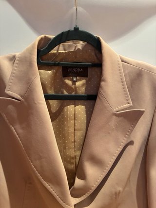 Traje Zendra Beige Chaqueta y Pantalón.