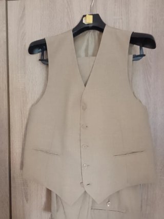 Traje de caballero beige