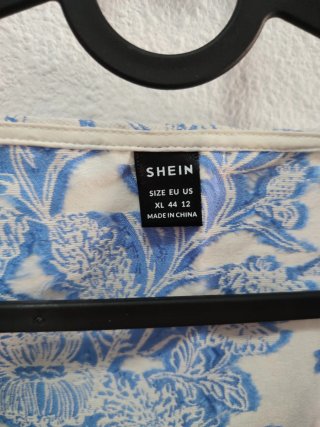 Chaleco SHEIN floral azul y blanco