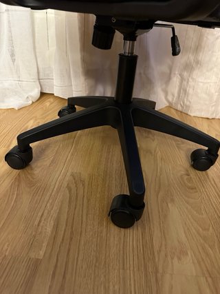 Silla de oficina ergonómica negra
