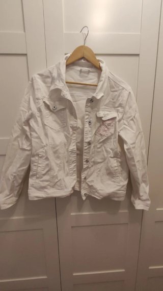 Chaqueta vaquera blanca con bordado