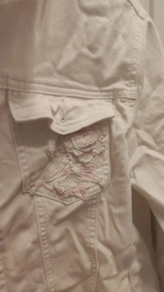 Chaqueta vaquera blanca con bordado