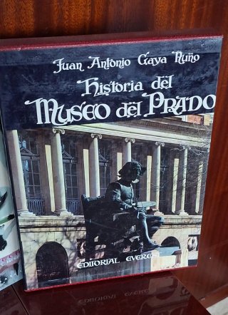 Lote libros arte: Museo del Prado,Malevich,La luz.