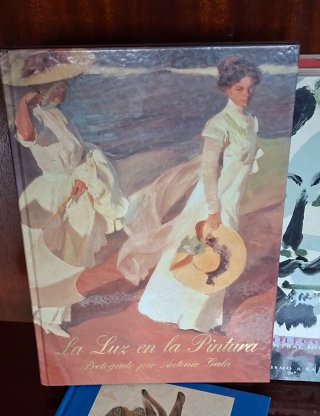Lote libros arte: Museo del Prado,Malevich,La luz.
